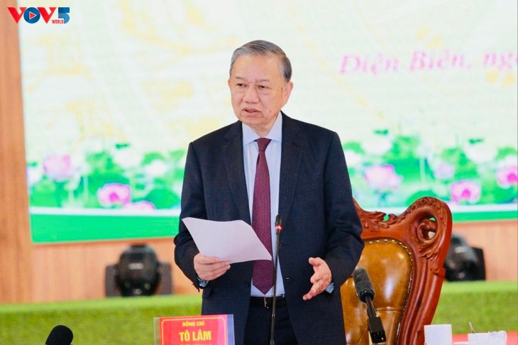 Le Secrétaire général Tô Lâm lors de sa réunion de travail avec les autorités de la province de Diên Biên Phu, le 31 janvier. Photo : VOV.
