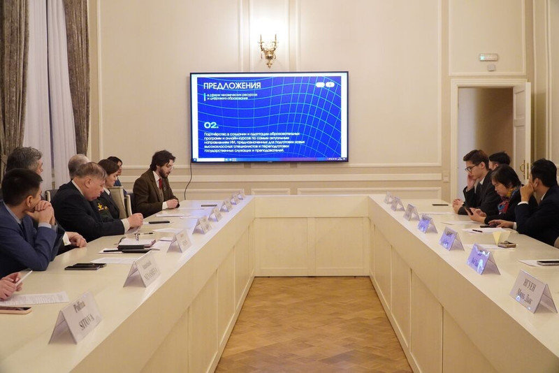 Une table ronde consacrée à l’analyse des résultats du XIVe Congrès national du PCV vient d'être organisée le 30 janvier 2026 par les autorités de Saint-Pétersbourg. Photo : VNA/CVN.
