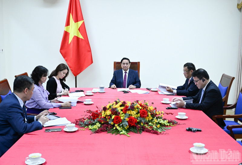  Le Premier ministre Pham Minh Chinh s’est entretenu par téléphone avec le Premier ministre de la République algérienne démocratique et populaire, Sifi Ghrieb.