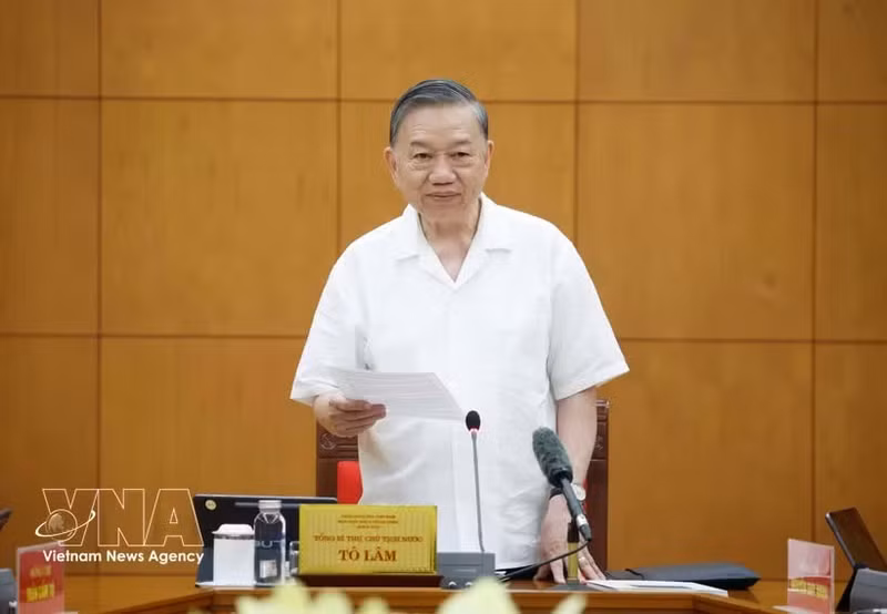 Le secrétaire général du Parti et président de la République, To Lam, s'exprime lors de la réunion. Photo : VNA.