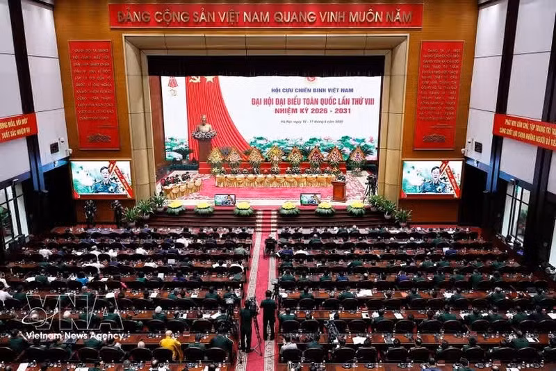 Ouverture du 8e Congrès national de l’Association des anciens combattants du Vietnam à Hanoï. Photo : VNA.