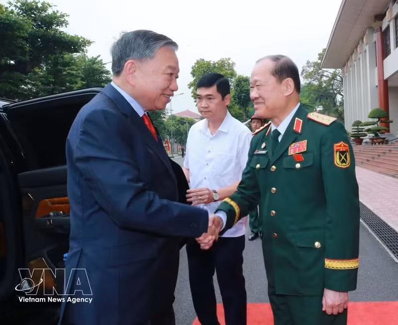 Le secrétaire général du Parti et président To Lam assistent au Congrès. Photo : VNA.