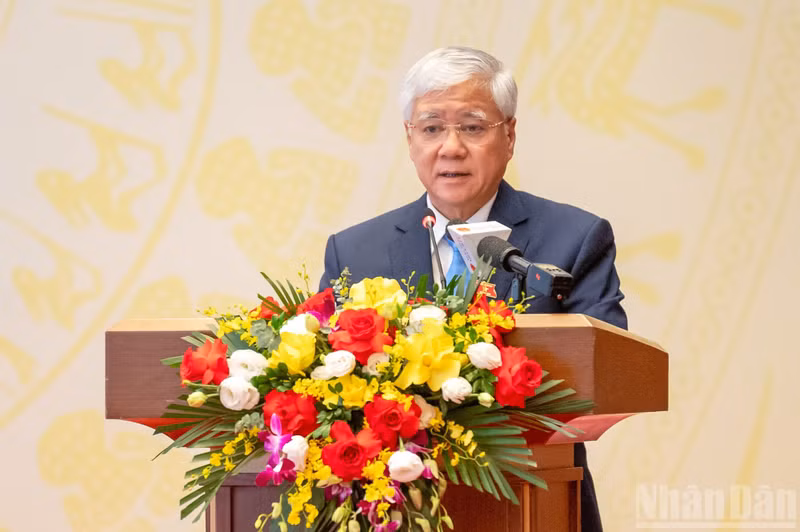 Le Secrétaire adjoint permanent du Comité du Parti de l’Assemblée nationale et Premier Vice-Président de l’Assemblée nationale, Do Van Chien, prononce le discours d’ouverture de la conférence. (Photo : DUY LINH)