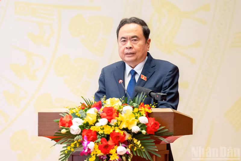 Le Secrétaire du Comité du Parti de l’Assemblée nationale et Président de l’Assemblée nationale, Tran Thanh Man, prononce la conclusion de la conférence.