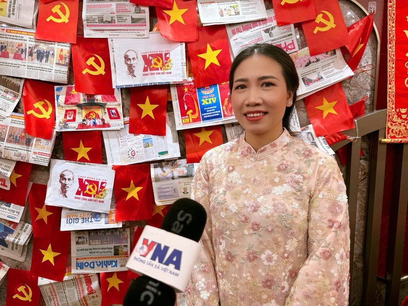 La docteure Nguyen Thi Khanh, chercheuse postdoctorale à l'Université chinoise de Hong Kong, répond à une interview de l’Agence vietnamienne d’information. Photo : VNA.
