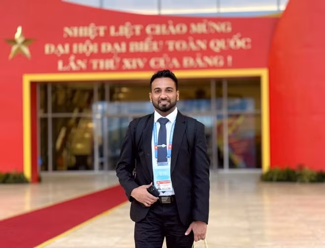 Dasun Wijesekara, représentant de l’unité média du Janatha Vimukthi Peramuna (JVP, ou Front de libération du peuple) du Sri Lanka. Photo: VNA