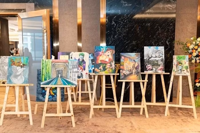 Plus de 30 tableaux d'élèves vietnamiens exposés au Musée du Louvre (France)