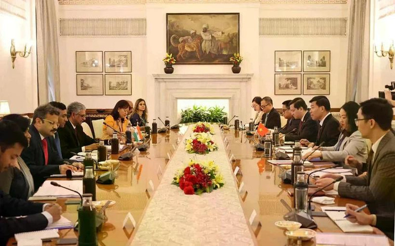 Le vice-ministre des Affaires étrangères Nguyen Manh Cuong et son homologue indien Periasamy Kumaran coprésident la 13ᵉ consultation politique entre le Vietnam et l’Inde ainsi que leur 10ᵉ dialogue stratégique au niveau de vice-ministre des Affaires étrangères. Photo : VNA.