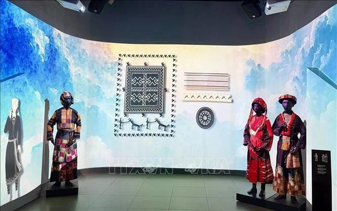Espace consacré aux arts appliqués et populaires. Photo : Musée national des Beaux-Arts du Vietnam.