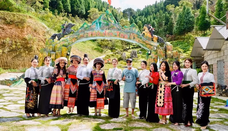 Week-end à Pha Din : immersion au marché hebdomadaire dans les nuages du Nord-Ouest du Vietnam.