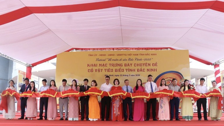 Ouverture de l’exposition « Quintessence du patrimoine culturel de Bac Ninh »