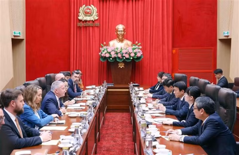 Vietnam - États-Unis : renforcer la coopération en matière de sécurité et d’application de la loi.
