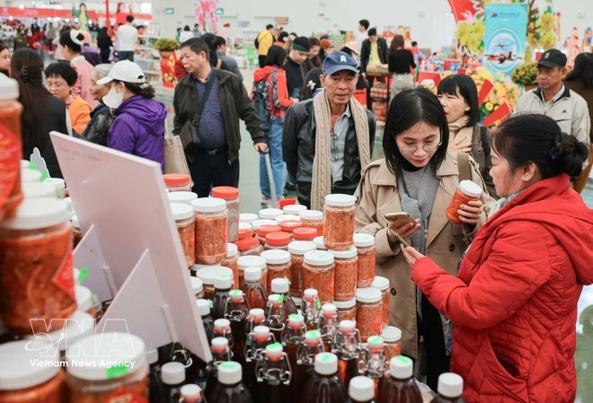 À Hanoï, les transports en commun sont gratuits pendant les vacances du Nouvel An lunaire (Têt). (Photo : VNA)