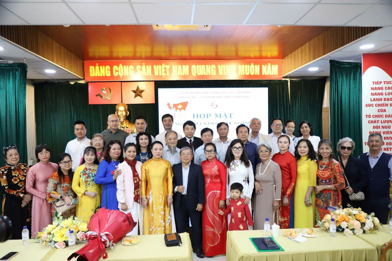 Ho Chi Minh-Ville : rencontre des Viet kieu pour le 80e anniversaire de la Révolution d’Août et la Fête nationale