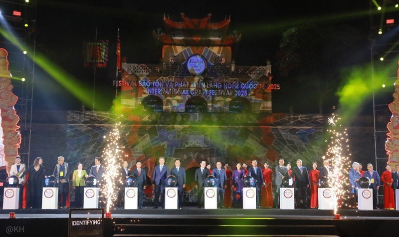 Cérémonie d'ouverture du Festival international pour la préservation et le développement des villages artisanaux 2025. Photo: VNA
