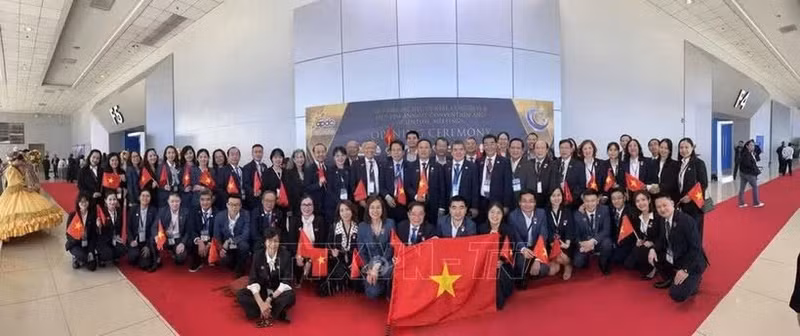 Lors du 46e Congrès dentaire Asie-Pacifique aux Philippines, le Vietnam s'est vu attribuer le droit d'accueillir la 47e édition. Photo : VNA.