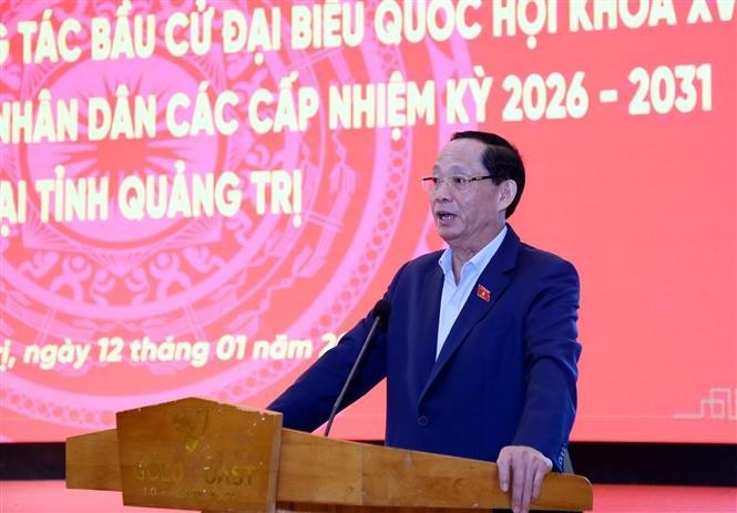 Le vice-président de l’Assemblée nationale, Tran Quang Phuong, travaille à Quang Tri. Photo : VNA.