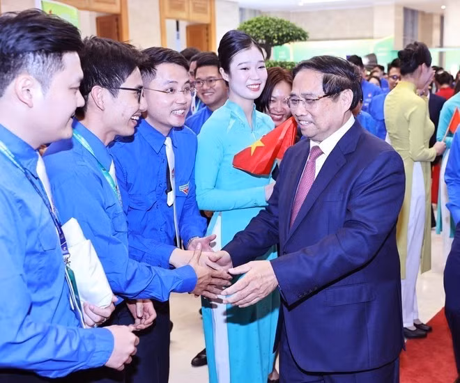 Le Premier ministre Pham Minh Chinh a affirmé que la jeunesse constitue une force pionnière, animée d’une aspiration constante à s’élever et à contribuer à la Patrie et au peuple. Photo : VNA