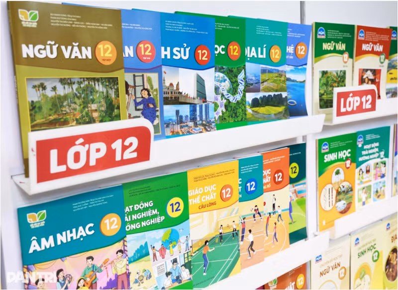 L'ensemble de manuels scolaires "Kêt noi tri thuc voi cuôc sông " (Connecter le savoir à la vie). Photo: dantri.com.vn
