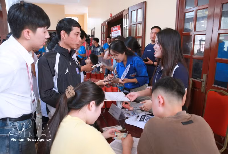 À la fin juin 2026, le Vietnam comptait 499 entreprises titulaires d'une licence en vigueur les autorisant à fournir des services d'envoi de travailleurs vietnamiens à l'étranger sous contrat. Photo : VNA.