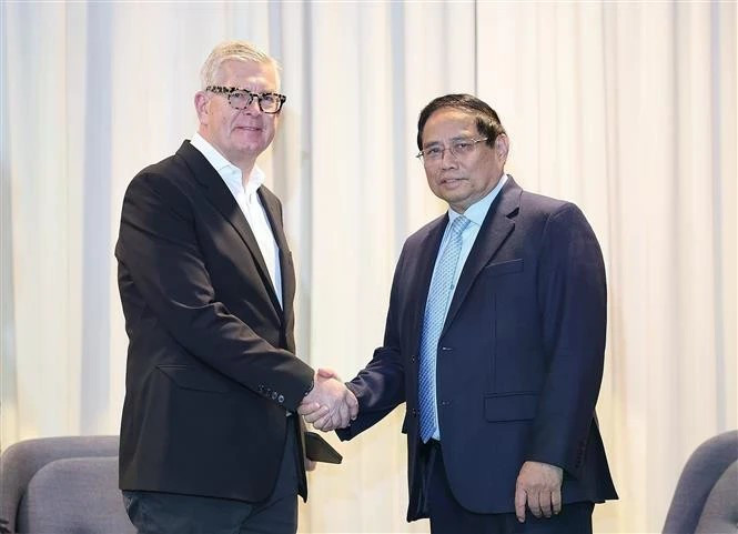 Le Premier ministre Pham Minh Chinh (droite) et le PDG d'Ericsson, Borje Ekholm. Photo: VNA