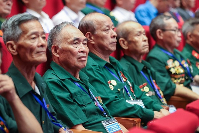 Hanoi offre plus de 1,16 million de cadeaux du Têt aux bénéficiaires des politiques sociales