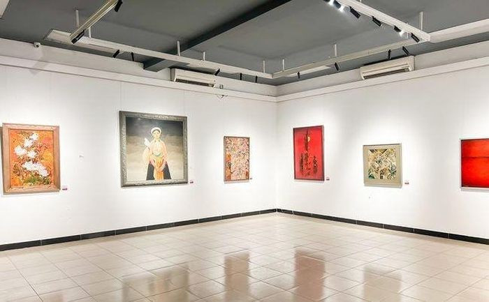 Exposition d'art de laque en l'honneur du XIVe Congrès national du Parti