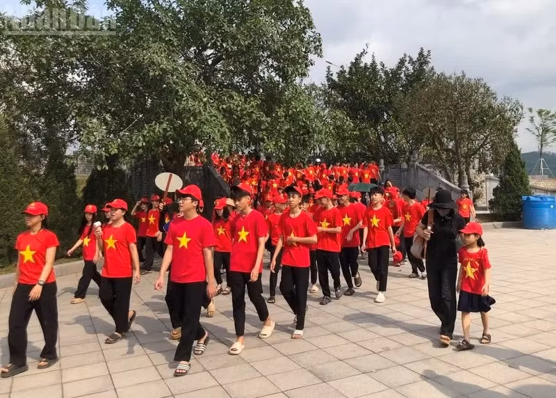Depuis longtemps, le site historique du Secrétaire général Hà Huy Tập est devenu une « adresse rouge », un lieu d’éducation à la tradition révolutionnaire pour les jeunes générations.