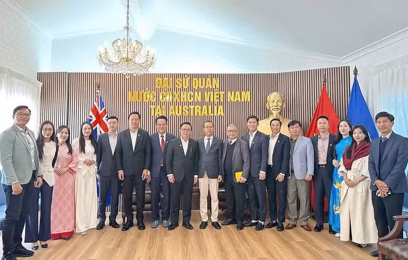 Trouver des pistes pour former un réseau de jeunes entrepreneurs vietnamiens en Australie