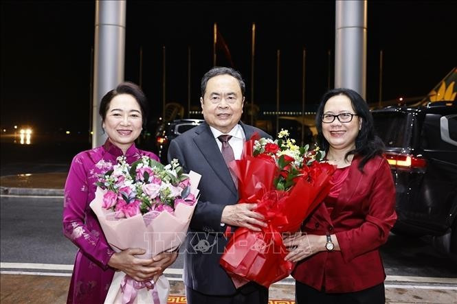Cérémonie de départ du président de l’Assemblée nationale, Tran Thanh Man, à l'aéroport de Noi Bai. Photo : VNA.