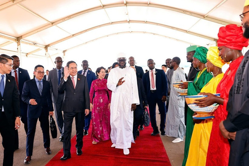 Le président de l'Assemblée nationale à Dakar pour une visite officielle au Sénégal. Photo : VNA.