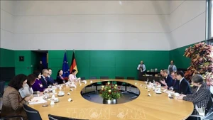 La délégation vietnamienne a eu des entretiens avec Bodo Ramelow, vice-président du Bundestag, Malte Kaufmann. Photo : VNA.