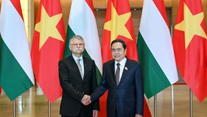 Le président de l'AN Tran Thanh Man (à droite) et son homologue hongrois, Kover Laszlo. Photo : NDEL
