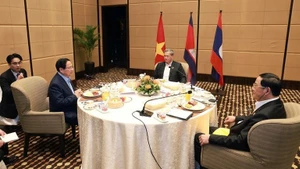 Petit-déjeuner de travail des Premiers ministres du Vietnam, du Cambodge et du Laos. Photo: VNA