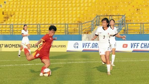 Des jeunes joueuses vietnamiennes (maillot rouge). Photo : VNA.