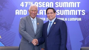 Le Premier ministre Pham Minh Chinh (à droite) et le président du Conseil européen Antonio Costa. Photo: VGP