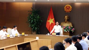 Le vice-Premier ministre Bui Thanh Son préside la première réunion du comité directeur pour l’ouverture à la signature de la Convention des Nations Unies contre la cybercriminalité et les événements connexes au Vietnam, le 13 octobre. Photo : VNA.