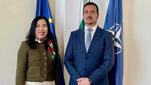 La vice-ministre vietnamienne des Affaires étrangères, Lê Thi Thu Hang, et son homologue bulgare, Nikolay Pavlov. Photo: VNA