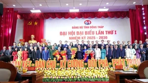 Des délégués participent à l'ouverture du premier Congrès de l'organisation du Parti de la province de Dông Thap pour le mandat 2025-2030. Photo : VNA.