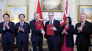 Le Secrétaire général du Parti communiste du Vietnam, To Lam et le Premier ministre britannique, Keir Starmer publient une Déclaration conjointe annonçant la mise à niveau officielle des relations Vietnam – Royaume-Uni au rang de Partenariat stratégique global. Photo : VNA.