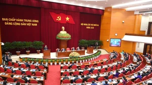 Le 13e Plénum du Parti communiste du Vietnam du XIIIe mandat s’est solennellement ouvert le lundi matin 6 octobre à Hanoi. Photo : NDEL.