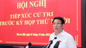 Le président Luong Cuong s’exprime lors de la conférence avec les électeurs avant la 10e session de l’Assemblée nationale de la 15e législature, le 1er octobre, dans la commune de Tân An Hôi, à Hô Chi Minh-Ville. Photo : VNA.