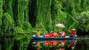Dans le village flottant de Tan Lap. Photo : vnexpress.net