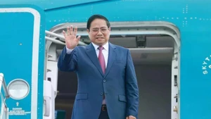 Le Premier ministre Pham Minh Chinh quitte Hanoï pour participer à la 16e Réunion annuelle des nouveaux champions du Forum économique mondial, qui se tiendra dans la ville de Tianjin (WEF Tianjin 16), et mener des activités de travail en Chine, du 24 au 27 juin 2025. Photo : VNA.