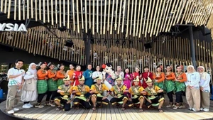 Un programme d’échanges culturels et artistiques entre les pavillons du Vietnam et de la Malaisie s’est tenu dans une atmosphère vibrante. Photo : NDEL.