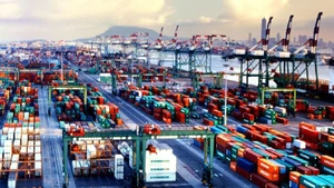 Le Vietnam affirme son rôle de nouveau centre logistique de la région et du monde. Photo : https://vneconomy.vn/