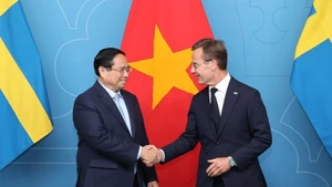 Le Premier ministre Pham Minh Chinh (à gauche) et le Premier ministre suédois Ulf Kristerson. Photo : VGP.