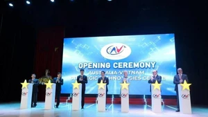 Le Centre technologique stratégique Australie-Vietnam (AVSTC) fait ses débuts à Hanoi, le 11 juin. Photo : VNA.