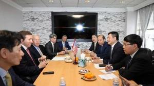 Panorama de la séance de travail entre le ministre Nguyen Hong Dien et Jeffrey Pearlman, président du fonds Warburg Pincus et du Conseil d'affaires États-Unis - ASEAN (USABC). Photo : NDEL.