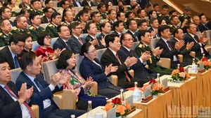 Des dirigeants, d’anciens dirigeants du Parti et de l’État et des délégués à la cérémonie. Photo : NDEL